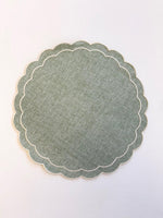 Load image into Gallery viewer, Scalloped Trim Placemats
