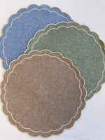 Load image into Gallery viewer, Scalloped Trim Placemats
